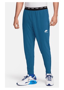 Męskie spodnie z tkaniny Dri-FIT Nike Air Max - Niebieski ze sklepu Nike poland w kategorii Spodnie męskie - zdjęcie 170914397