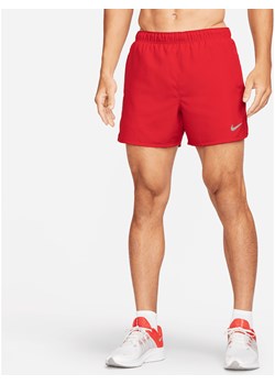 Męskie spodenki do biegania z wszytą bielizną Dri-FIT Nike Challenger 13 cm - Czerwony ze sklepu Nike poland w kategorii Spodenki męskie - zdjęcie 170914545