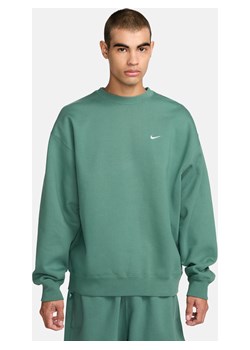 Męska bluza z dzianiny Nike Solo Swoosh - Zieleń ze sklepu Nike poland w kategorii Bluzy męskie - zdjęcie 170914599