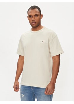 Tommy Jeans T-Shirt DM0DM18872 Beżowy Regular Fit ze sklepu MODIVO w kategorii T-shirty męskie - zdjęcie 170918676
