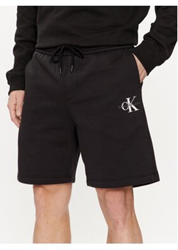 Calvin Klein Jeans Szorty sportowe Monologo J30J325131 Czarny Regular Fit ze sklepu MODIVO w kategorii Spodenki męskie - zdjęcie 170918928