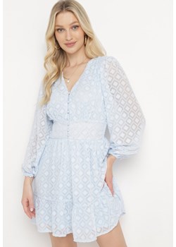 Niebieska Sukienka z Tkaniny Plumeti z Geometrycznym Wzorem i Falbankami Alasmusa ze sklepu Born2be Odzież w kategorii Sukienki - zdjęcie 170931615