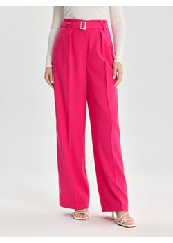 Sinsay - Spodnie z paskiem - różowy ze sklepu Sinsay w kategorii Spodnie damskie - zdjęcie 170937958