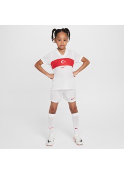 Strój piłkarski dla małych dzieci Nike Turcja Stadium 2024/25 (wersja domowa) (replika) - Biel ze sklepu Nike poland w kategorii Komplety dziewczęce - zdjęcie 170947455