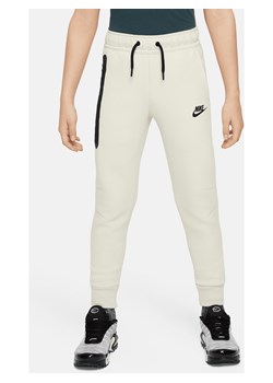 Spodnie dla dużych dzieci (chłopców) Nike Sportswear Tech Fleece - Zieleń ze sklepu Nike poland w kategorii Spodnie chłopięce - zdjęcie 170947507