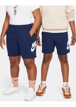 Spodenki z dzianiny dresowej dla dużych dzieci Nike Sportswear Club Fleece (szerszy rozmiar) - Niebieski ze sklepu Nike poland w kategorii Spodenki chłopięce - zdjęcie 170947555