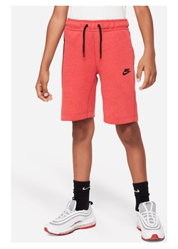 Spodenki dla dużych dzieci (chłopców) Nike Tech Fleece - Czerwony ze sklepu Nike poland w kategorii Spodenki chłopięce - zdjęcie 170947557