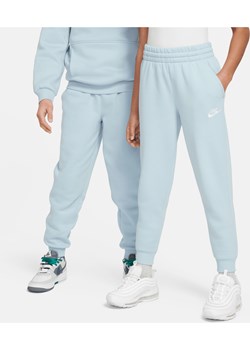 Joggery dla dużych dzieci Nike Sportswear Club Fleece - Niebieski ze sklepu Nike poland w kategorii Spodnie dziewczęce - zdjęcie 170947626