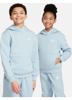 Bluza z kapturem dla dużych dzieci Nike Sportswear Club Fleece - Niebieski ze sklepu Nike poland w kategorii Bluzy chłopięce - zdjęcie 170947646