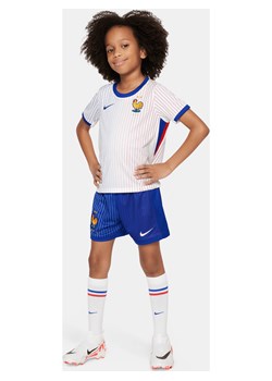 Trzyczęściowa replika stroju piłkarskiego dla małych dzieci Nike FFF Stadium 2024 (wersja wyjazdowa) - Biel ze sklepu Nike poland w kategorii Komplety dziewczęce - zdjęcie 170947648