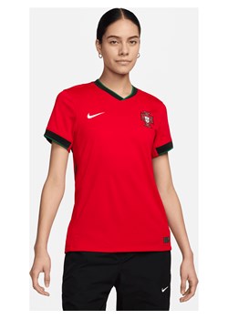 Damska koszulka piłkarska Nike Dri-FIT Portugalia (drużyna męska) Stadium 2024/25 (wersja domowa) – replika - Czerwony ze sklepu Nike poland w kategorii Bluzki damskie - zdjęcie 170947667