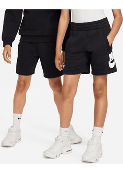 Spodenki z dzianiny dresowej dla dużych dzieci Nike Sportswear Club Fleece - Czerń ze sklepu Nike poland w kategorii Spodenki męskie - zdjęcie 170947675