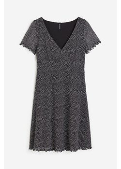 H & M - Siateczkowa sukienka z dekoltem w serek - Czarny ze sklepu H&M w kategorii Sukienki - zdjęcie 170948657