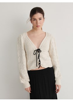Reserved - Sweter z wiązaniem - kremowy ze sklepu Reserved w kategorii Swetry damskie - zdjęcie 170958459