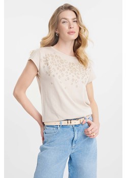 Beżowa koszulka damska z krótkim rękawem w cętki ze sklepu 5.10.15 w kategorii Bluzki damskie - zdjęcie 170964079