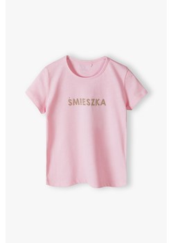 Różowy t-shirt dziewczęcy z brokatowym napisem - Śmieszka - 5.10.15. ze sklepu 5.10.15 w kategorii Bluzki dziewczęce - zdjęcie 170964117