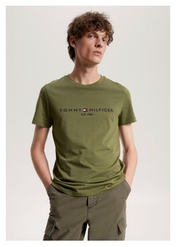 Tommy Hilfiger Koszulka w kolorze khaki ze sklepu Limango Polska w kategorii T-shirty męskie - zdjęcie 170964585