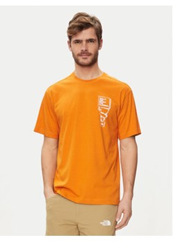 The North Face T-Shirt NF0A87FF Pomarańczowy Regular Fit ze sklepu MODIVO w kategorii T-shirty męskie - zdjęcie 170967729