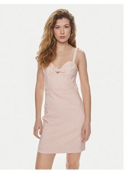 Guess Sukienka koktajlowa Sl Lilia W4GK13 WG492 Różowy Slim Fit ze sklepu MODIVO w kategorii Sukienki - zdjęcie 170969109