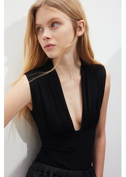H & M - Body thong z dekoltem w serek - Czarny ze sklepu H&M w kategorii Bluzki damskie - zdjęcie 170979527