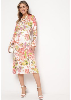 Biało-Różowa Sukienka Kopertowa z Kwiatowym Wzorem Anaviera ze sklepu Born2be Odzież w kategorii Sukienki - zdjęcie 170982818