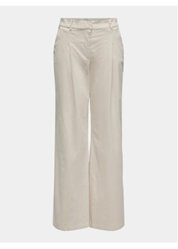 ONLY Spodnie materiałowe Stella 15311377 Écru Regular Fit ze sklepu MODIVO w kategorii Spodnie damskie - zdjęcie 170985745