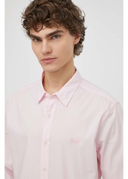 Levi&apos;s koszula męska kolor różowy slim z kołnierzykiem klasycznym ze sklepu ANSWEAR.com w kategorii Koszule męskie - zdjęcie 170989445