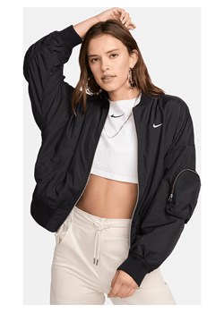 Damska oversizowa kurtka typu bomberka Nike Sportswear Essential - Czerń ze sklepu Nike poland w kategorii Kurtki damskie - zdjęcie 170993398