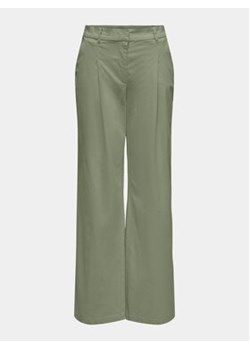 ONLY Spodnie materiałowe Stella 15311377 Zielony Regular Fit ze sklepu MODIVO w kategorii Spodnie damskie - zdjęcie 170996666