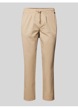 Spodnie z zakładkami w pasie o kroju regular fit z elastycznym pasem ze sklepu Peek&Cloppenburg  w kategorii Spodnie męskie - zdjęcie 171002017