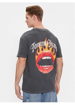 Tommy Jeans T-Shirt Vintage Fire Lips DM0DM18280 Szary Regular Fit ze sklepu MODIVO w kategorii T-shirty męskie - zdjęcie 171002516