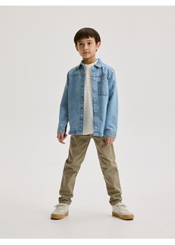 Reserved - Elastyczne spodnie regular - beżowy ze sklepu Reserved w kategorii Spodnie chłopięce - zdjęcie 171017235