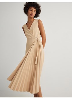 Reserved - Sukienka midi z plisami - beżowy ze sklepu Reserved w kategorii Sukienki - zdjęcie 171019285
