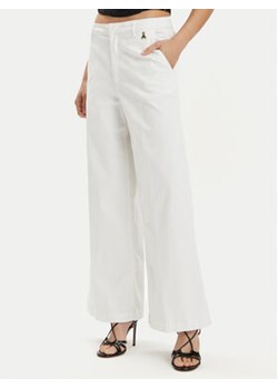 Patrizia Pepe Spodnie materiałowe 2P1577/D076-W146 Biały Relaxed Fit ze sklepu MODIVO w kategorii Spodnie damskie - zdjęcie 171027086