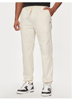 Champion Spodnie dresowe 219865 Beżowy Custom Fit ze sklepu MODIVO w kategorii Spodnie męskie - zdjęcie 171027216
