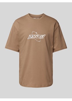 T-shirt z nadrukiem z logo — MATW x REVIEW ze sklepu Peek&Cloppenburg  w kategorii T-shirty męskie - zdjęcie 171032288