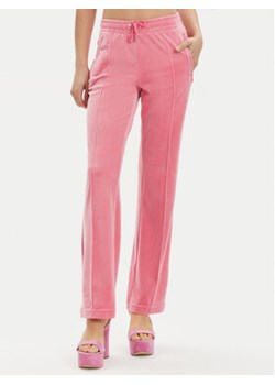 Juicy Couture Spodnie dresowe Tina JCAPW045 Różowy Regular Fit ze sklepu MODIVO w kategorii Spodnie damskie - zdjęcie 171036726