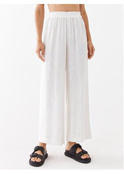 ONLY Spodnie materiałowe Tokyo 15259590 Biały Straight Fit ze sklepu MODIVO w kategorii Spodnie damskie - zdjęcie 171037569