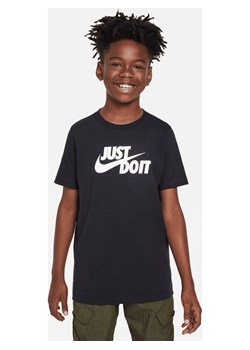 T-shirt dla dużych dzieci Nike Sportswear - Czerń ze sklepu Nike poland w kategorii T-shirty chłopięce - zdjęcie 171149567