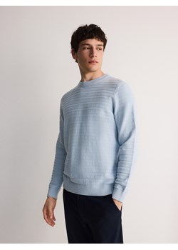 Reserved - Bawełniany sweter w paski - jasnoniebieski ze sklepu Reserved w kategorii Swetry męskie - zdjęcie 171150619