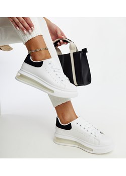 Białe sneakersy na wysokiej podeszwie Zrina ze sklepu gemre w kategorii Buty sportowe damskie - zdjęcie 171164706