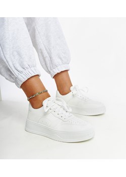 Białe sneakersy na grubszej podeszwie Rafida ze sklepu gemre w kategorii Buty sportowe damskie - zdjęcie 171164859