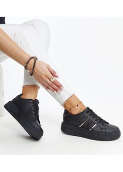 Czarne sneakersy na grubszej podeszwie Finestra ze sklepu gemre w kategorii Buty sportowe damskie - zdjęcie 171165006