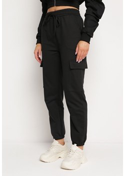 Czarne Spodnie Dresowe z Bawełny z Szerokimi Kieszeniami Cargo Marnadala ze sklepu Born2be Odzież w kategorii Spodnie damskie - zdjęcie 171166779