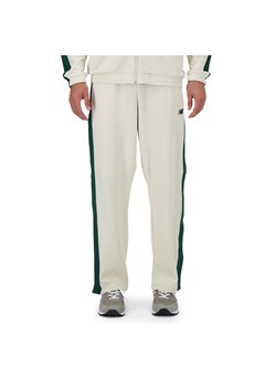 Spodnie New Balance MP41504LIN - beżowe ze sklepu streetstyle24.pl w kategorii Spodnie męskie - zdjęcie 171173499