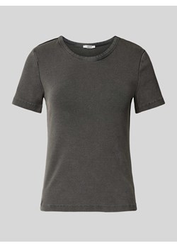 T-shirt z prążkowaniem model ‘Otis’ ze sklepu Peek&Cloppenburg  w kategorii Bluzki damskie - zdjęcie 171174216