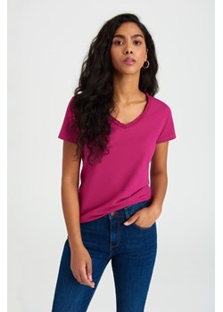 T-shirt damski z dekoltem w serek różowy ze sklepu 5.10.15 w kategorii Bluzki damskie - zdjęcie 171189125