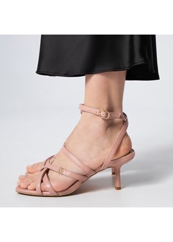 Damskie sandały ze skóry z paseczkami na szpilce zgaszony róż ze sklepu WITTCHEN w kategorii Sandały damskie - zdjęcie 171189959