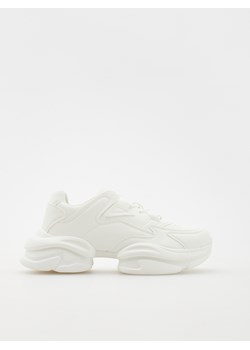Reserved - Sneakersy na grubej podeszwie - biały ze sklepu Reserved w kategorii Buty sportowe damskie - zdjęcie 171196456