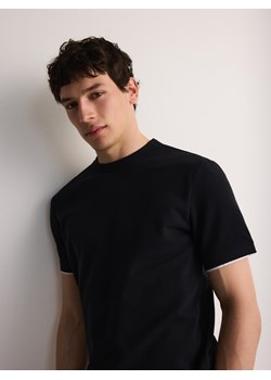 Reserved - T-shirt regular z naszywką - czarny ze sklepu Reserved w kategorii T-shirty męskie - zdjęcie 171196576